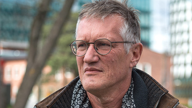 Идеолог "особого пути" Швеции в борьбе с COVID-19 признал: чуда не случилось