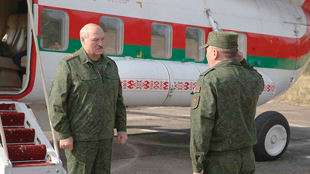 Лукашенко приказал привести войска в полную боевую готовность из-за "шевеления" НАТО в Польше и Литве