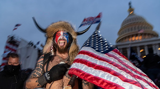 Штурм Конгресса и теория заговора: многие из разыскиваемых ФБР зачинщиков беспорядков - последователи QAnon (ФОТО)