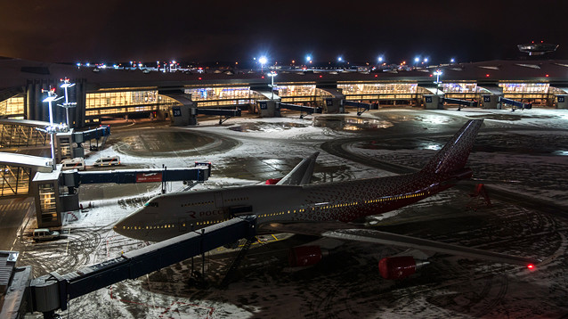 Журналистам не разрешили снимать прилет Навального в Россию. Прокуратура заявила о незаконности массовой встречи