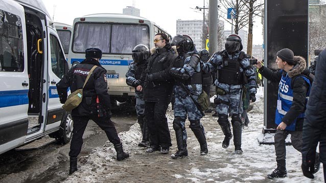 В Москве за месяц арестовали 1251 человек за участие в протестах, 2500 оштрафованы