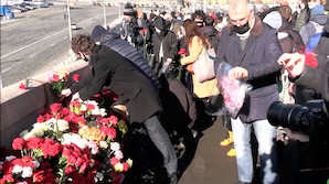 Тысячи человек почтили память Бориса Немцова в Москве. В регионах были задержания (ФОТО)