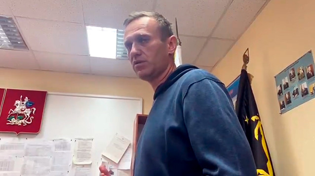 Адвокаты встретились с Навальным в колонии: он требует прекратить пытку бессонницей и допустить врача