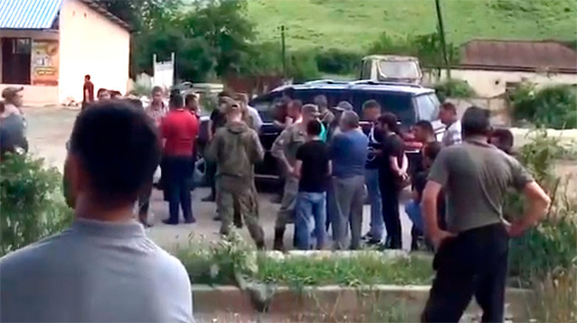 В Карабахе армяне попытались перекрыть путь азербайджанским военным