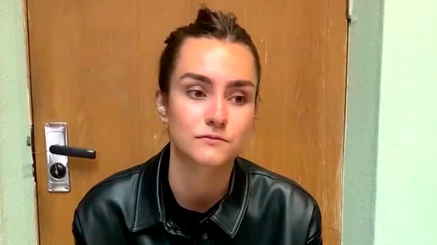 Провластный талеграм-канал, показал, как арестованная россиянка признается в связи "с каналом о белорусских силовиках"